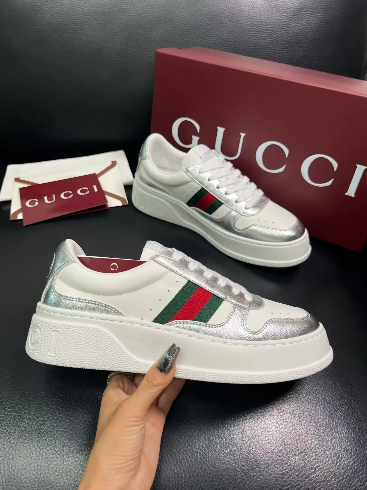 P420 new men's shoes GUCCI [Lightning] latest shoes are shipped. Original quality, fashionable and trendy, using special materials and brand new packaging. The foot feels super comfortable and the workmanship is impeccable Code number: 38-45 No. 058